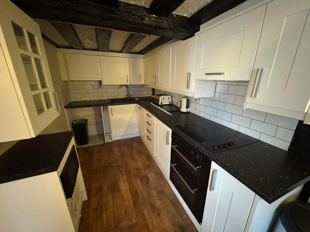 Lot: 109 - THREE-BEDROOM COTTAGE FOR IMPROVEMENT - Kitchen